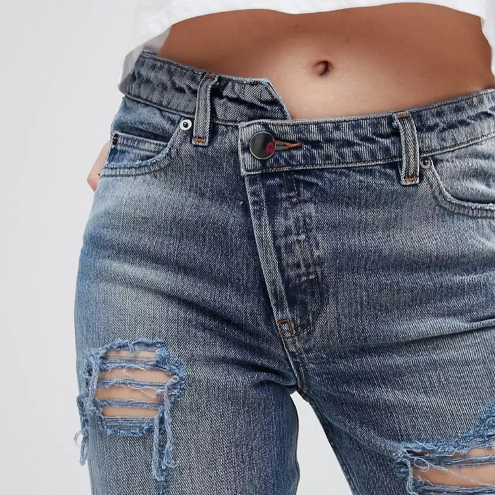 Deconstructed waistband ripped jeans